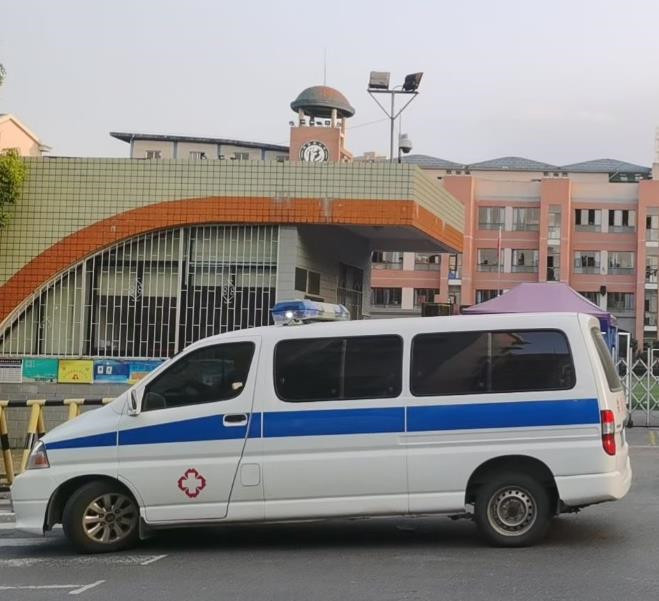 景泰救护车出租护送骨折病人一公里多少钱